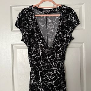 Worn once, super flattering wrap dress, soft and comfortable material!
